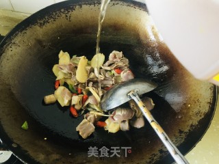 泡椒仔姜炒鸡胗步骤7