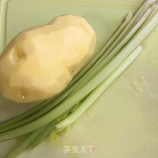 香芹瘦肉土豆片步骤1