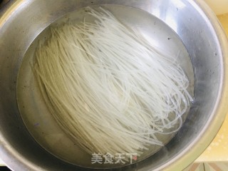 青萝卜粉条烩羊肉步骤1