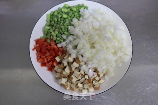 肉末洋葱炒香干步骤2