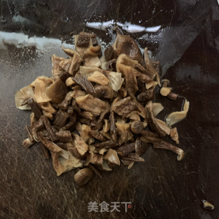 鹿茸菇蒸肉饼步骤2