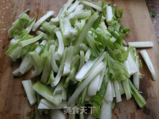 菜帮炒肉丝步骤2