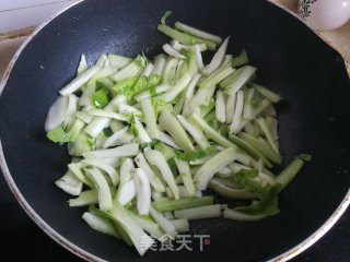 菜帮炒肉丝步骤4