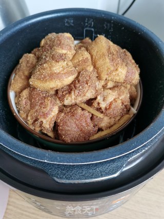 粉蒸排骨卧莲藕步骤5