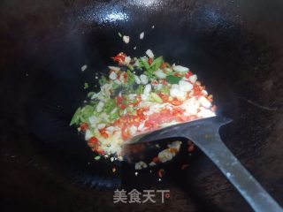 大蒜辣椒炒猪头肉步骤1