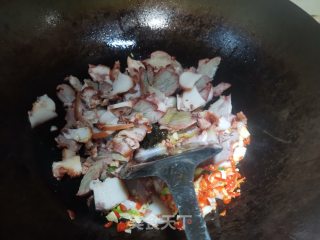 大蒜辣椒炒猪头肉步骤3