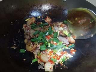 大蒜辣椒炒猪头肉步骤5