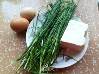 韭菜炒鸡蛋豆腐步骤1