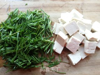 韭菜炒鸡蛋豆腐步骤2