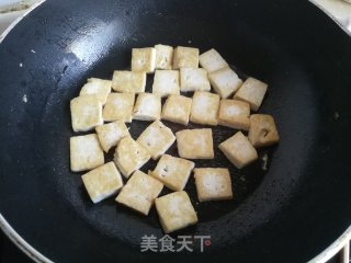 韭菜炒鸡蛋豆腐步骤5