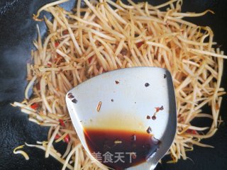 小红椒炒绿豆芽步骤6