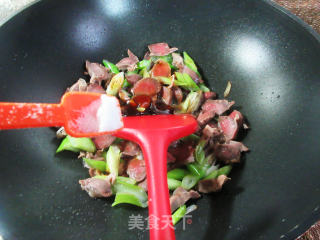 大葱炒鸭胗步骤7