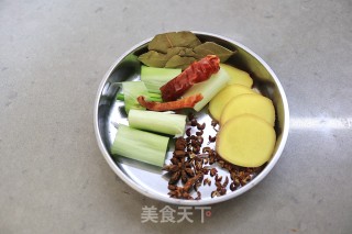 电饭煲炖五花肉步骤6
