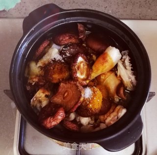 香菇黄焖鸡煲步骤3