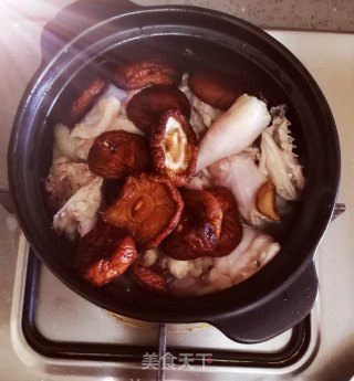 香菇黄焖鸡煲步骤2