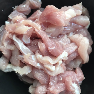 家常青椒炒肉丝步骤1