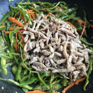 家常青椒炒肉丝步骤9