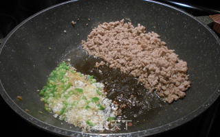 菜脯西芹肉末步骤7