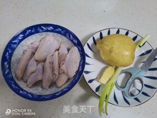 土豆酿鸡翅步骤1