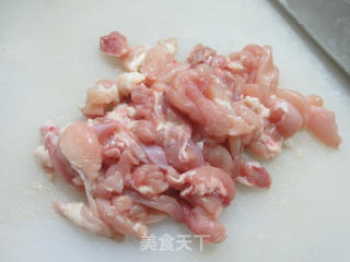 柿子椒鸡腿肉炒莲藕步骤2
