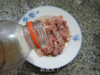 柿子椒鸡腿肉炒莲藕步骤3