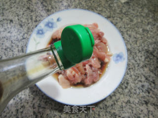 柿子椒鸡腿肉炒莲藕步骤4