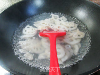 柿子椒鸡腿肉炒莲藕步骤7