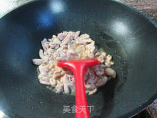 柿子椒鸡腿肉炒莲藕步骤9
