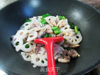 柿子椒鸡腿肉炒莲藕步骤10