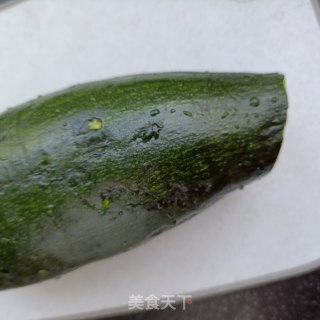 熟肉炒嫩南瓜片步骤1