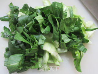 圆蛤肉茭白炒手捏菜步骤4
