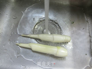 圆蛤肉茭白炒手捏菜步骤8