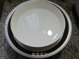圆蛤肉茭白炒手捏菜步骤7