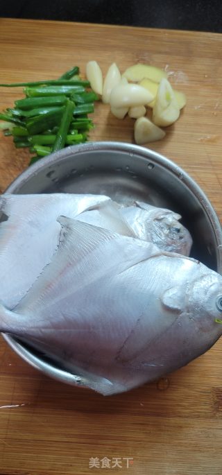 酱油烧鲳鱼步骤1