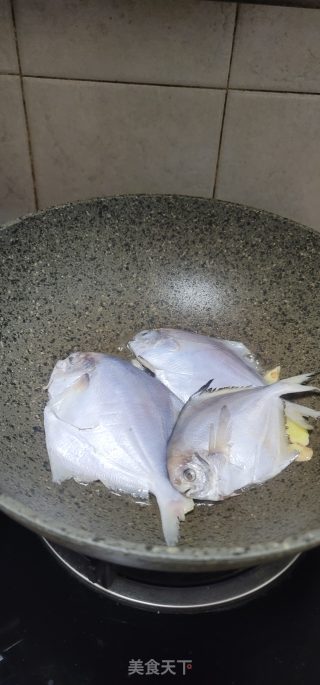 酱油烧鲳鱼步骤3