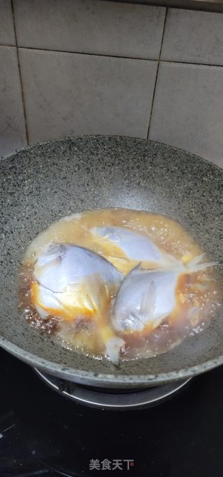 酱油烧鲳鱼步骤4