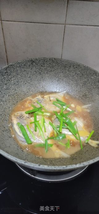 酱油烧鲳鱼步骤6