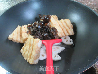 黑木耳莲藕烧兰花豆腐干步骤5