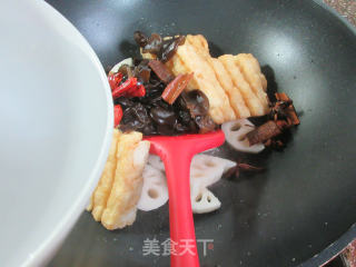黑木耳莲藕烧兰花豆腐干步骤6