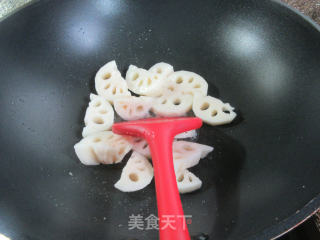 黑木耳莲藕烧兰花豆腐干步骤4
