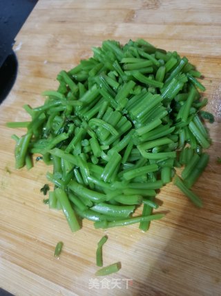 凉拌红薯杆红薯叶步骤1