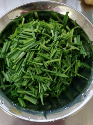 酱油炒韭菜步骤1