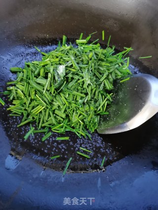 酱油炒韭菜步骤3