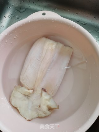 葱姜炒鱿鱼步骤1