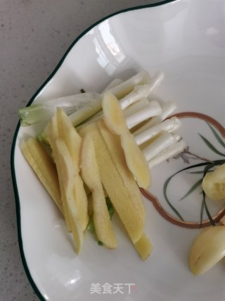 葱姜炒鱿鱼步骤3