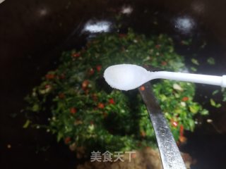 雪里蕻炒肉末步骤6