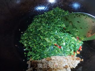 雪里蕻炒肉末步骤5