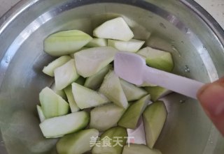 鲜虾丝瓜白玉菇步骤4