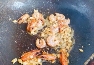 鲜虾丝瓜白玉菇步骤7