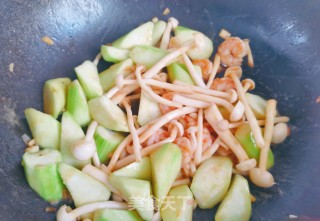 鲜虾丝瓜白玉菇步骤9